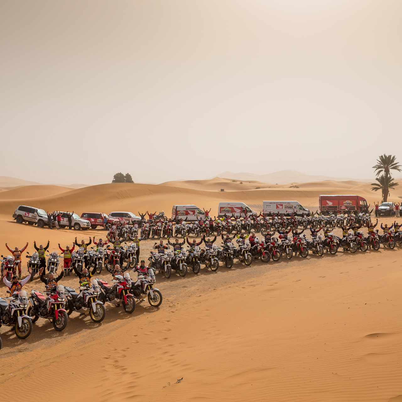 Grupo de motorista en el Africa Twin Epic Tour en Marruecos